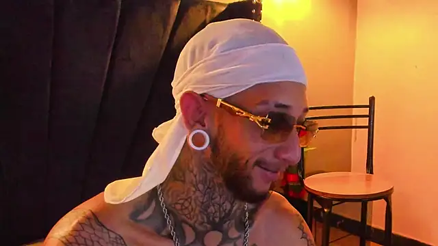XXX chat uživo modela axel_valtier