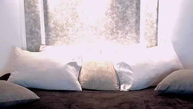 _victoriaa__lois' Live XXX Chat