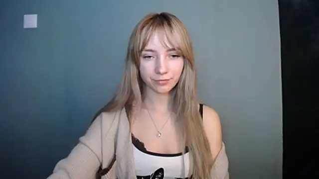 LuciaYoung's Live XXX Chat