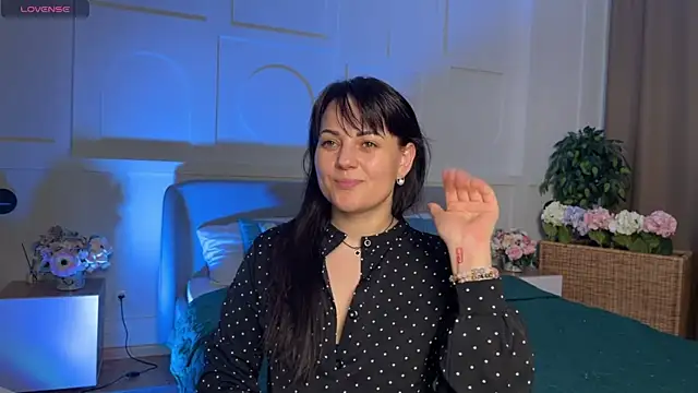 _SilkyShadow_'s Live XXX Chat