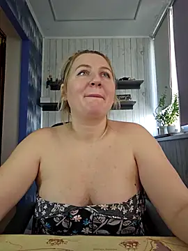 Marushka 现场XXX聊天