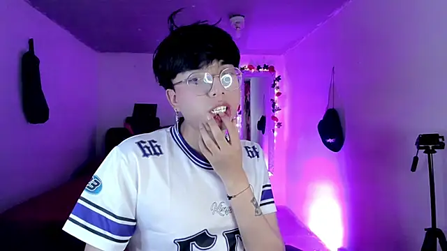 Chat +18 de AnggelONfiree ao vivo