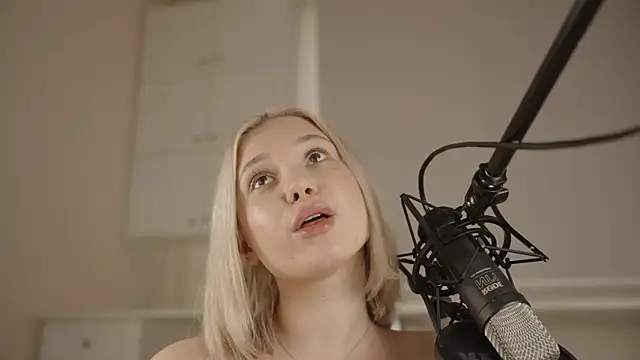 KessyPlaudis' Live XXX Chat