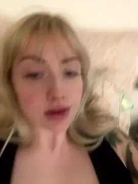 seeunexttuesday élő XXX-chatje