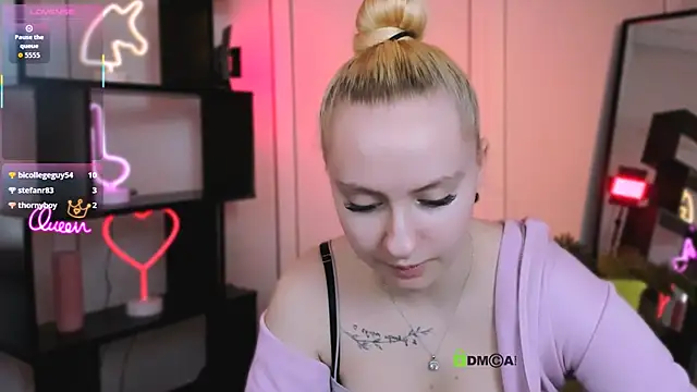 mila_glow1's Live XXX Chat