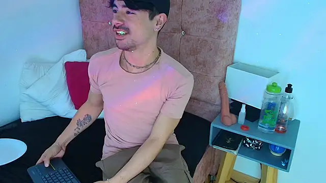 Chat +18 de Ethan_Briggs ao vivo