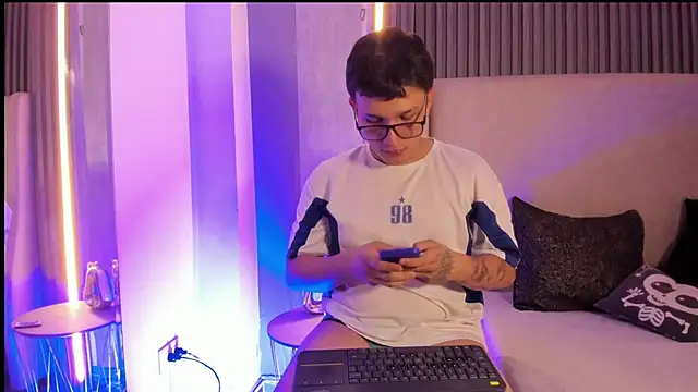 Chat +18 de SamuParker ao vivo