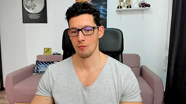 BrutusK08's Live XXX Chat