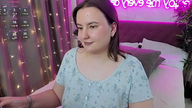 FeralPeach's Live XXX Chat