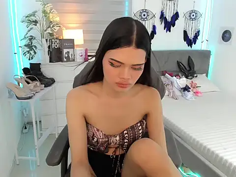 tstoni_talks: διαδικτυακό σόου στην κάμερα