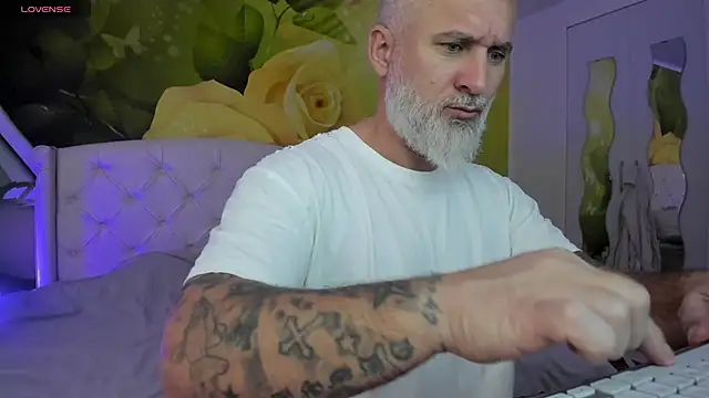 BlowMyXXL: вебкам-шоу