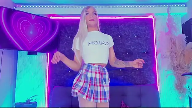 Queens_Wonders_Blonders Live XXX Chat