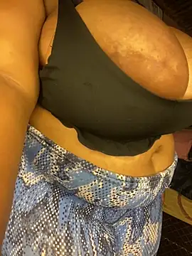 BlessingsXO: διαδικτυακό σόου στην κάμερα