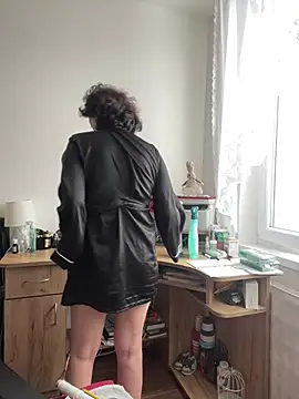 Piggiteablacktea: онлайн-секс-чат