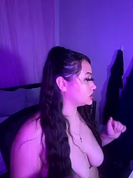 Goddess_Kylie Adlı Modelin Canlı XXX Sohbeti