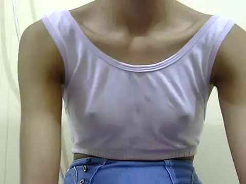 Anu_tiny Chat XXX in diretta