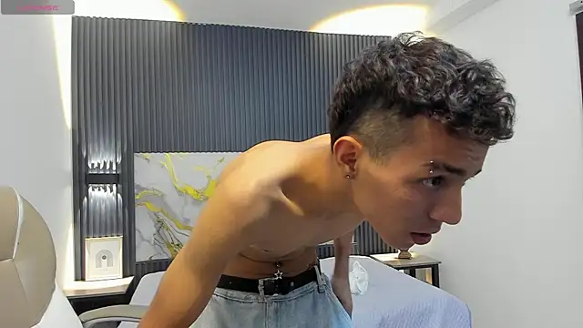 TaylerMiles Live XXX-Chat