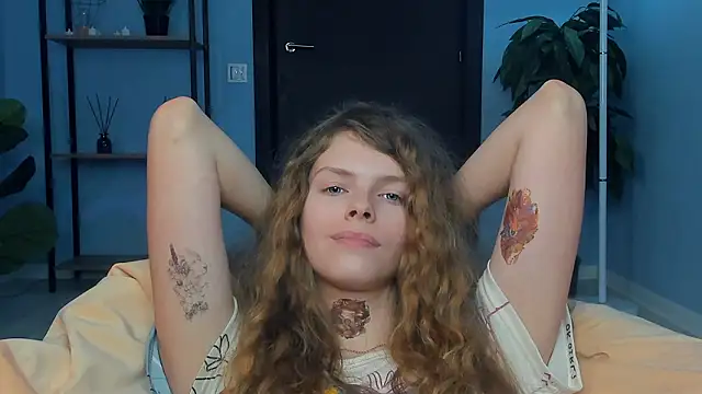 RayaNenlia's Live XXX Chat