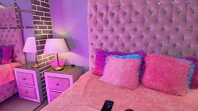 AdelaineBest Chat XXX in diretta