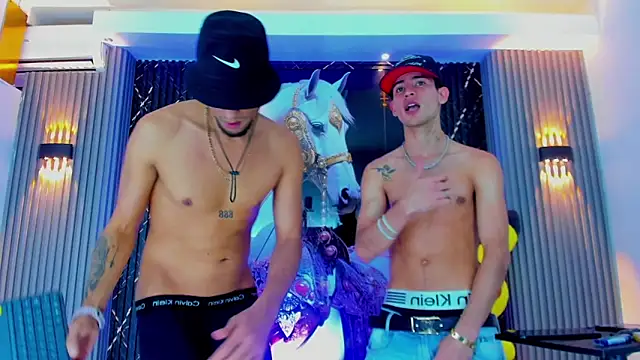 The_Gods_In_Diamonds' Live XXX Chat