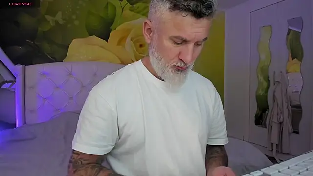 BlowMyXXL élő XXX-chatje