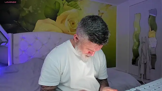 BlowMyXXL's Live XXX Chat