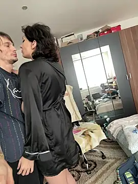 Piggiteablacktea's Live XXX Chat