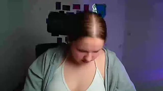 Kitty_Mia_Kitty Adlı Modelin Canlı XXX Sohbeti