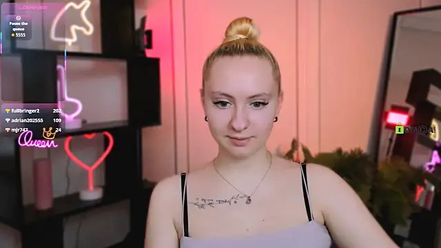 mila_glow1's Live XXX Chat