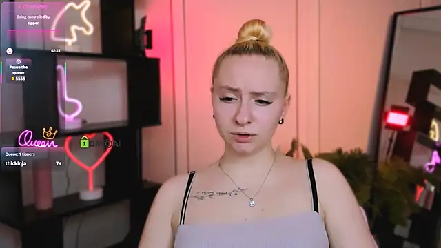 mila_glow1's Live XXX Chat