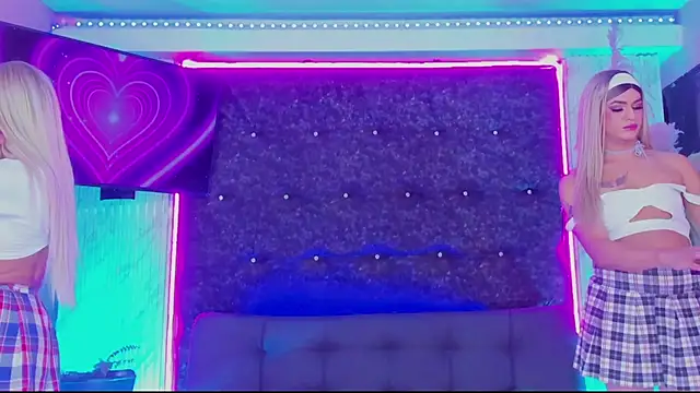 Queens_Wonders_Blonders' Live XXX Chat