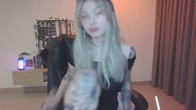 Chatroom XXX en direct de Emily_Flowers_