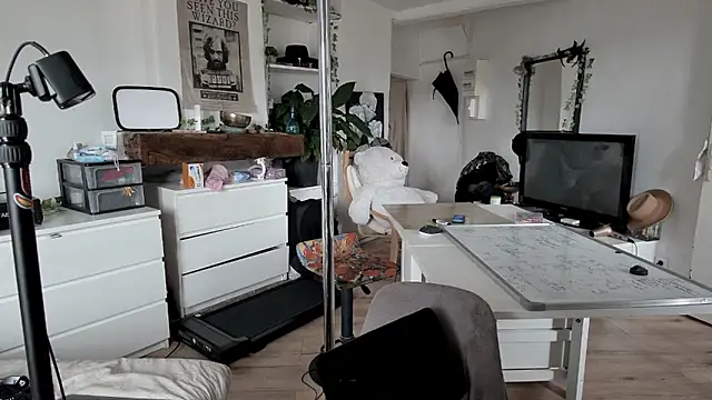 CeriseLapine's Webcam Show