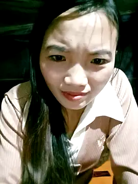 ngan-cute Adlı Modelin Canlı XXX Sohbeti