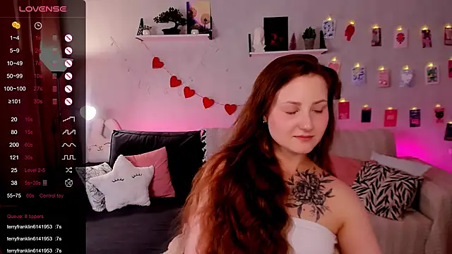 velvet_cherry_ Adlı Modelin Canlı XXX Sohbeti