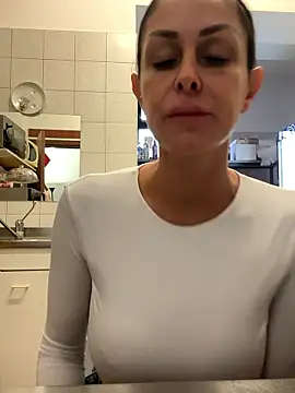 ainaht Chat XXX in diretta