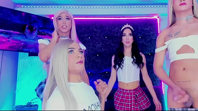 Queens_Wonders_Blonders: онлайн-секс-чат