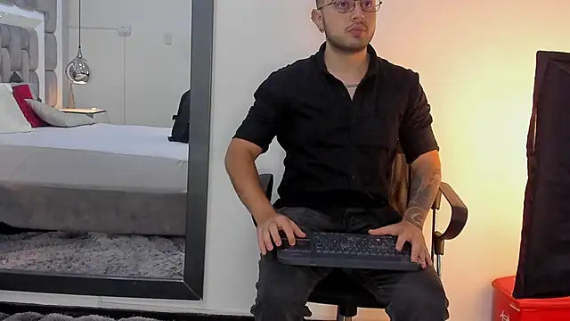 Ethan_Greys' Live XXX Chat