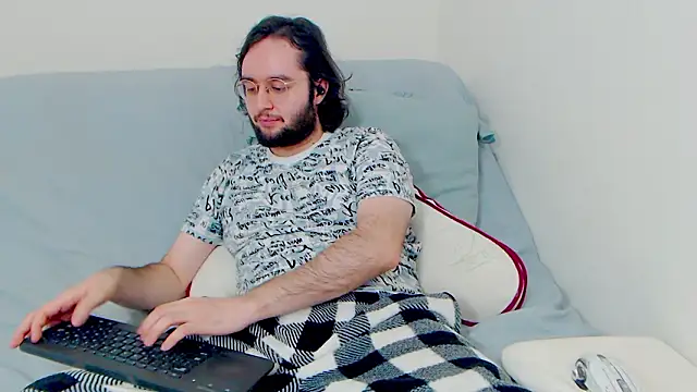 eren_jaeger2000's Live XXX Chat