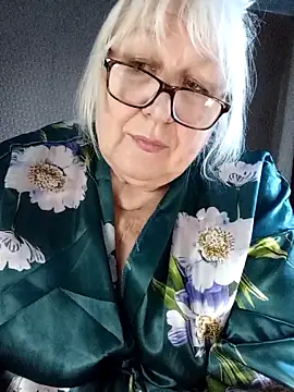 Alexia64231: онлайн-секс-чат