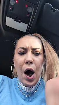 Risky_girl23 élő XXX-chatje