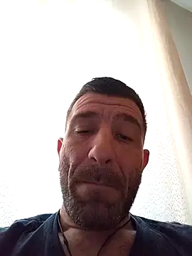 Alexdaniel89: διαδικτυακό σόου στην κάμερα