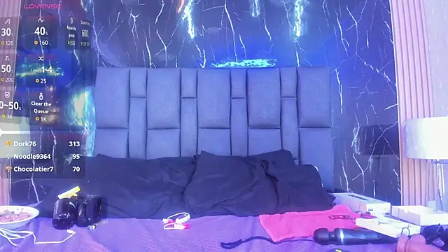 BustyGlow's Live XXX Chat