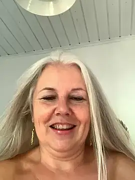 Chatroom XXX en direct de Cassy06