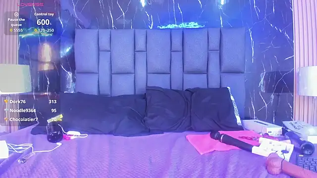 BustyGlow Chat XXX live