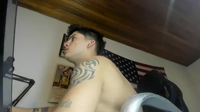 XXX chat uživo modela charlie_hotxxx