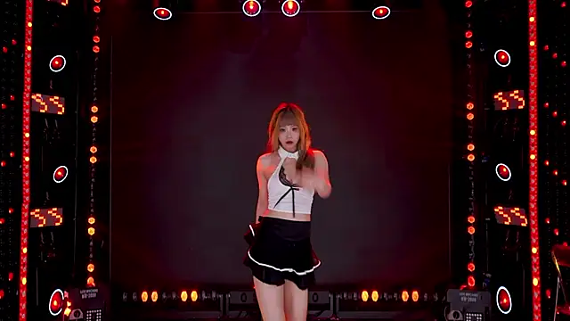 cdyyds003 Adlı Modelin Canlı XXX Sohbeti