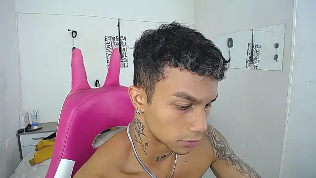 Chat +18 de Leonard_Price ao vivo