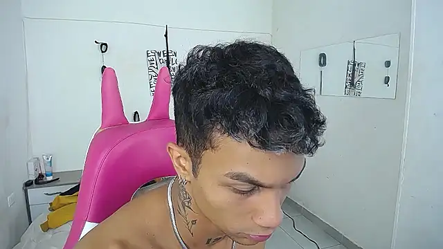 Leonard_Price's Live XXX Chat