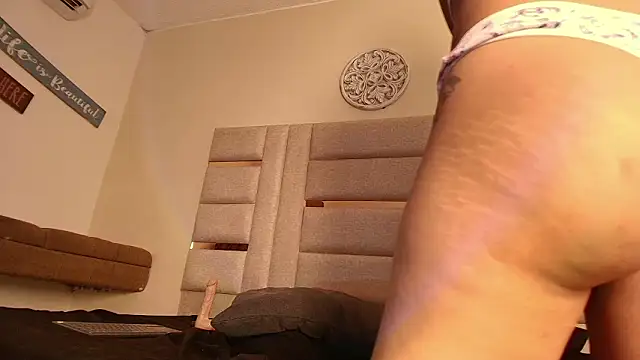 LittlePeach_'s Live XXX Chat